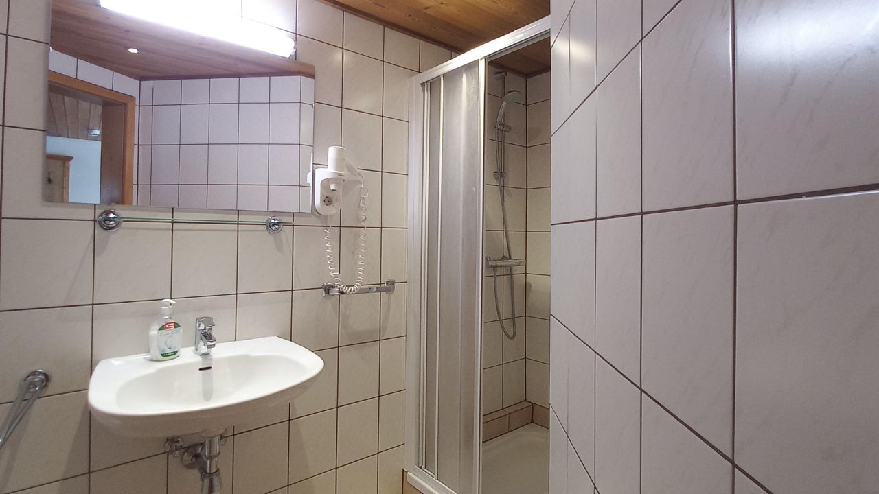 Apartment 5 Dusche Apartment 5 Dusche